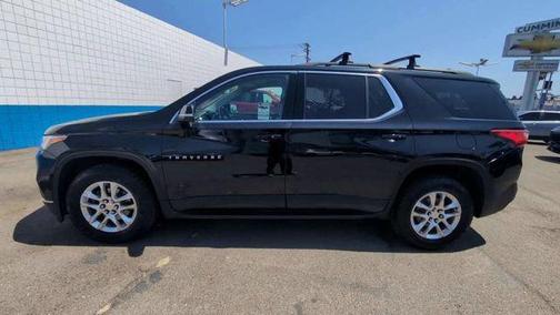 Mosaic Black Metallic 2021 Chevrolet Traverse LT Cloth