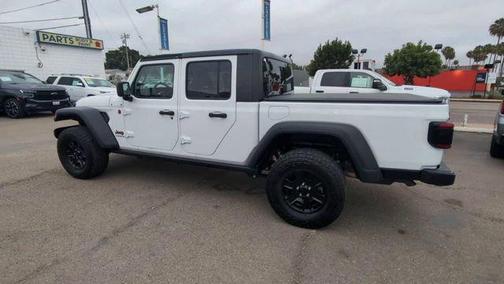Bright White Clearcoat 2021 Jeep Gladiator Mojave 4x4