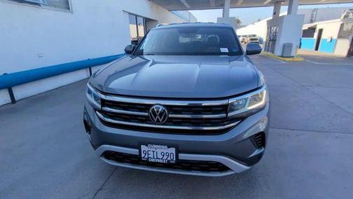 Platinum Gray Metallic 2023 Volkswagen Atlas Cross Sport 2.0T SE