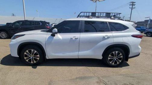 Wind Chill Pearl 2023 Toyota Highlander XLE