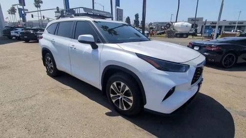 Wind Chill Pearl 2023 Toyota Highlander XLE