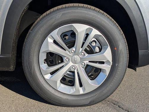 Sterling Gray Metallic 2026 Chevrolet Trax LS