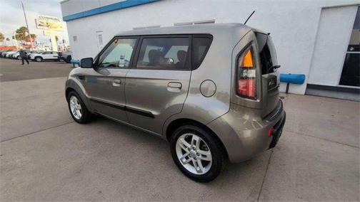 2010 Kia Soul +