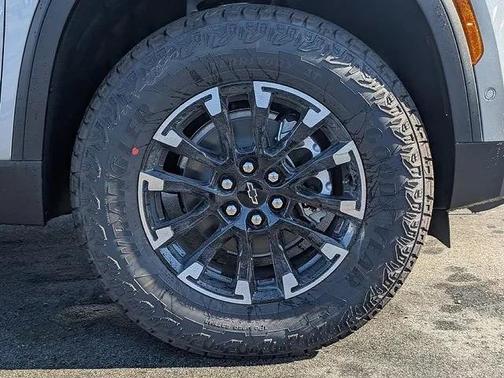 Sterling Gray Metallic 2026 Chevrolet Traverse AWD Z71