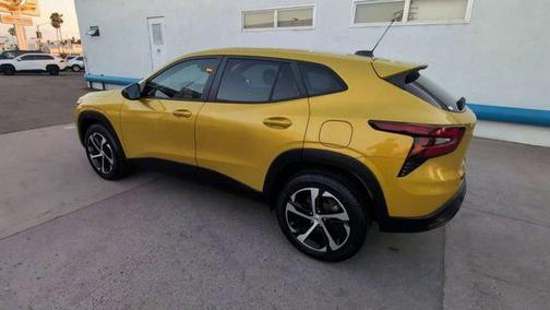 Nitro Yellow Metallic 2024 Chevrolet Trax FWD 1RS