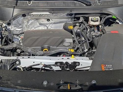 Summit White 2026 Chevrolet Trax FWD ACTIV