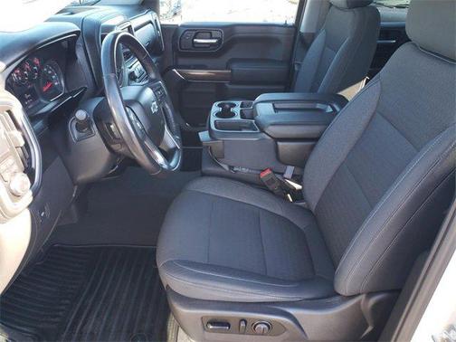 Photo 2 of 30 of 2019 Chevrolet Silverado 1500 RST