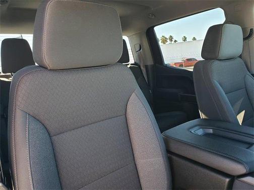 Photo 3 of 30 of 2019 Chevrolet Silverado 1500 RST