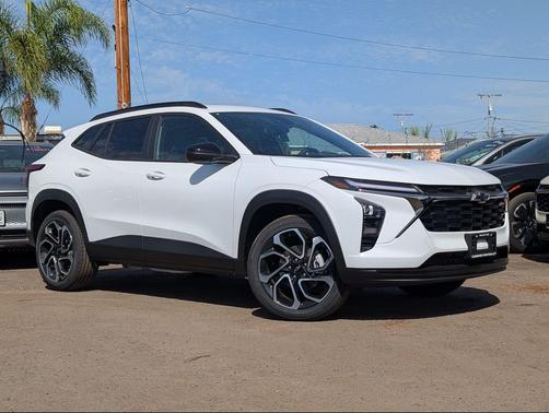 Summit White 2026 Chevrolet Trax FWD 2RS