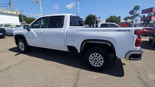 Summit White 2022 Chevrolet Silverado 2500 LT