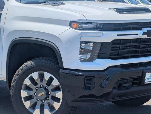 Summit White 2026 Chevrolet Silverado 2500 Custom