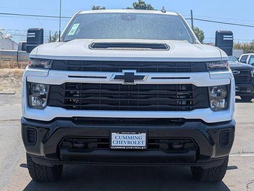 Summit White 2026 Chevrolet Silverado 2500 Custom