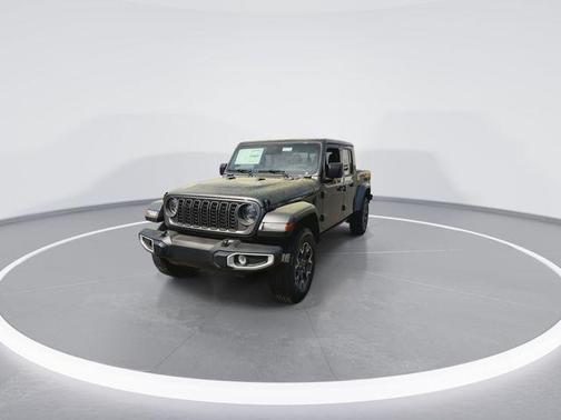 Granite Crystal Metallic Clearcoat 2026 Jeep Gladiator Sahara 4x4