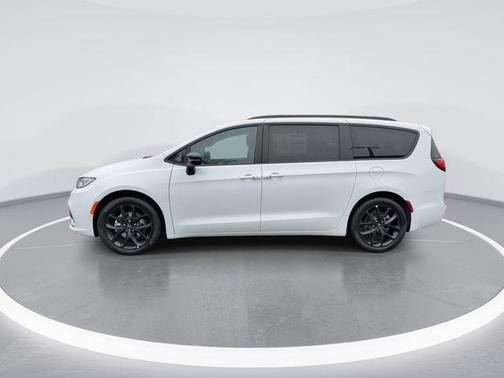 Bright White Clearcoat 2026 Chrysler Pacifica Limited