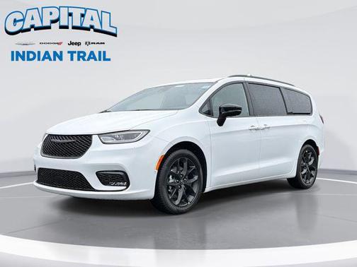 Bright White Clearcoat 2026 Chrysler Pacifica Limited