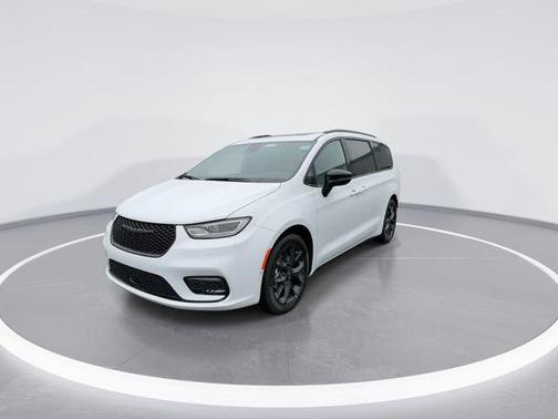 Bright White Clearcoat 2026 Chrysler Pacifica Limited