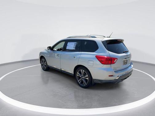 Brilliant Silver Metallic 2018 Nissan Pathfinder Platinum