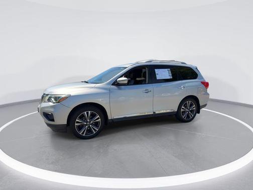 Brilliant Silver Metallic 2018 Nissan Pathfinder Platinum