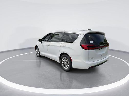 Bright White Clearcoat 2026 Chrysler Pacifica Limited