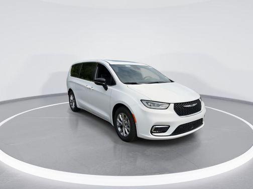 Bright White Clearcoat 2026 Chrysler Pacifica Limited