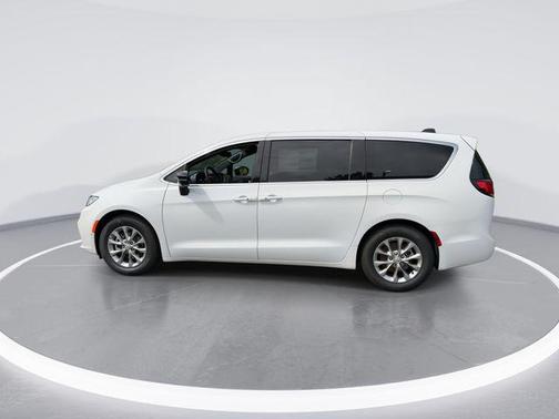 Bright White Clearcoat 2026 Chrysler Pacifica Limited
