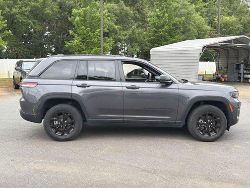Baltic Gray Metallic Clearcoat 2024 Jeep Grand Cherokee Altitude