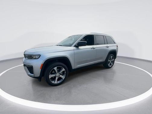 Silver Zynith 2026 Jeep Grand Cherokee Limited