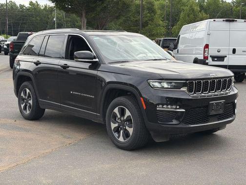 Diamond Black Crystal Pearlcoat 2024 Jeep Grand Cherokee 4xe Base