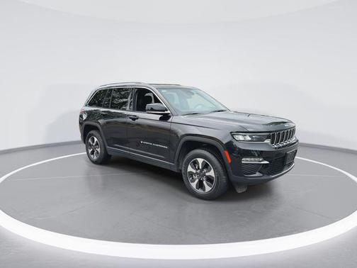 Diamond Black Crystal Pearlcoat 2024 Jeep Grand Cherokee 4xe Base