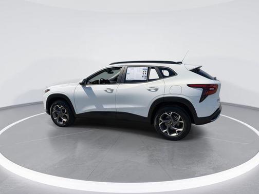 Summit White 2026 Chevrolet Trax LT