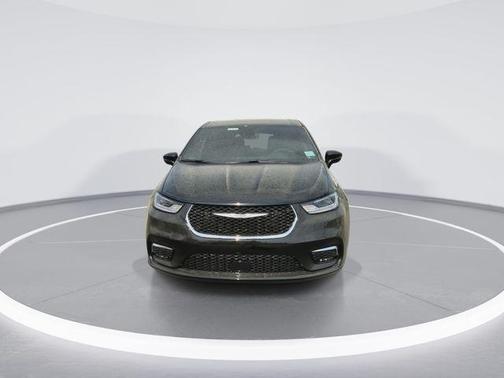 Diamond Black Crystal Pearlcoat 2026 Chrysler Pacifica L