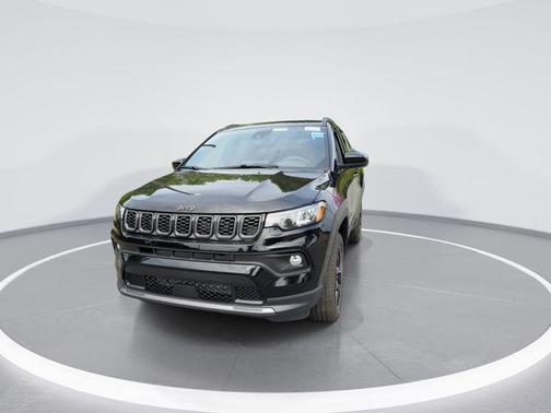 Diamond Black Crystal Pearlcoat 2026 Jeep Compass Latitude