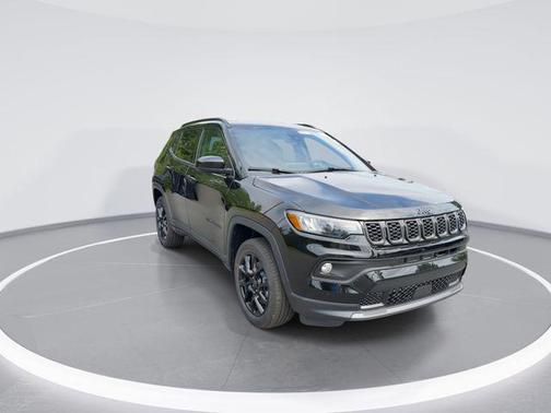 Diamond Black Crystal Pearlcoat 2026 Jeep Compass Latitude