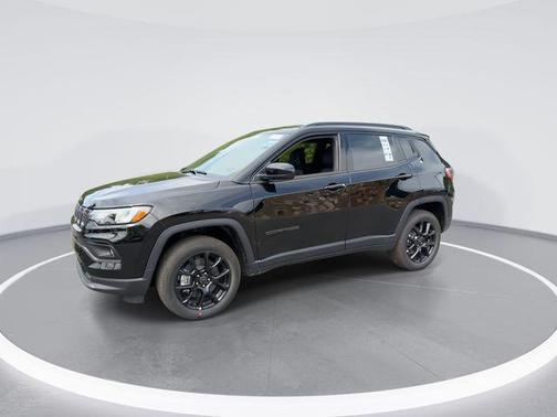 Diamond Black Crystal Pearlcoat 2026 Jeep Compass Latitude