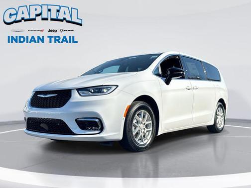 Bright White Clearcoat 2026 Chrysler Pacifica L