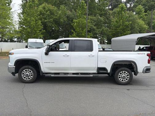 Summit White 2025 Chevrolet Silverado 2500 LT