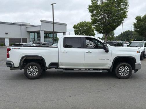 Summit White 2025 Chevrolet Silverado 2500 LT