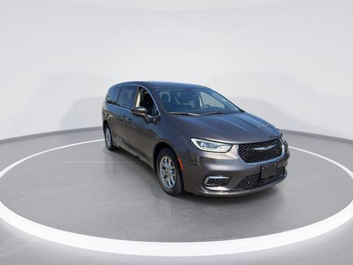 Granite Crystal Metallic Clearcoat 2023 Chrysler Pacifica Touring L