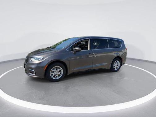 Granite Crystal Metallic Clearcoat 2023 Chrysler Pacifica Touring L