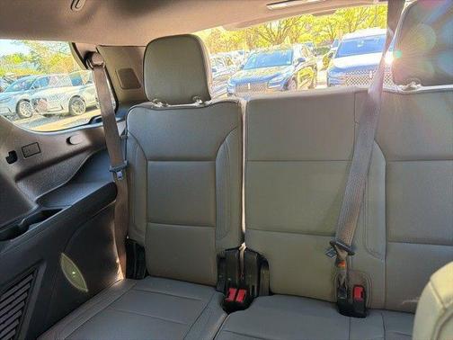 White Frost Tricoat 2022 GMC Yukon SLT