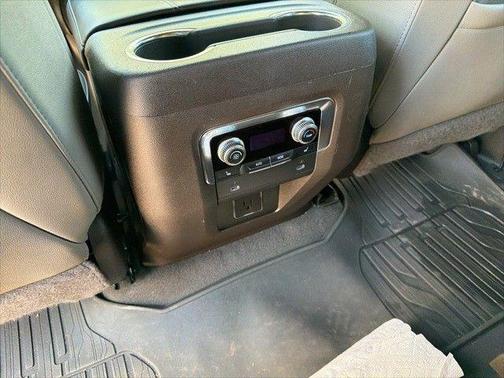 White Frost Tricoat 2022 GMC Yukon SLT