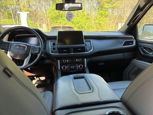 White Frost Tricoat 2022 GMC Yukon SLT