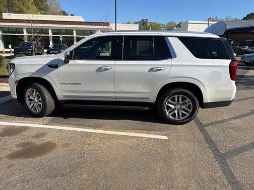 White Frost Tricoat 2022 GMC Yukon SLT
