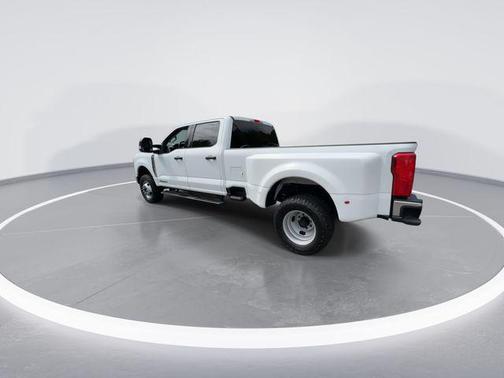 Oxford White 2026 Ford F-350 XLT