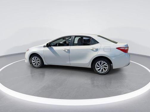 Blizzard Pearl 2019 Toyota Corolla LE