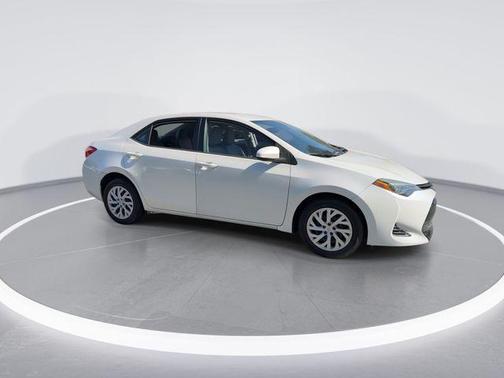 Blizzard Pearl 2019 Toyota Corolla LE