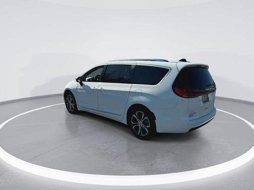 Bright White Clearcoat 2026 Chrysler Pacifica L