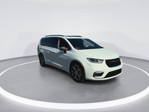 Bright White Clearcoat 2026 Chrysler Pacifica L