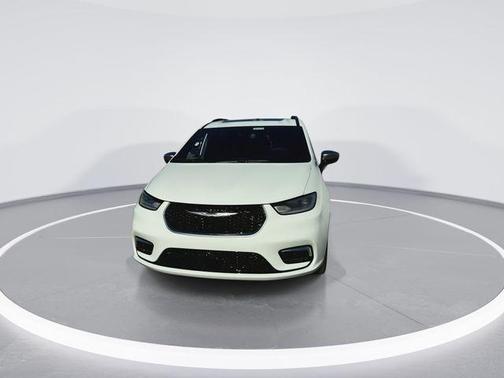 Bright White Clearcoat 2026 Chrysler Pacifica L