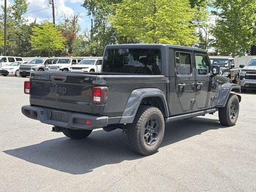 Black Clearcoat 2022 Jeep Gladiator Willys 4x4